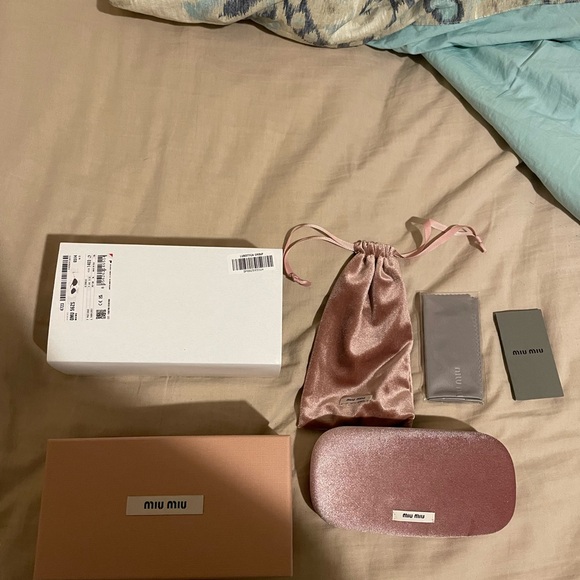 Miu Miu OMU 56ZS Sunglasses - Picture 4 of 8